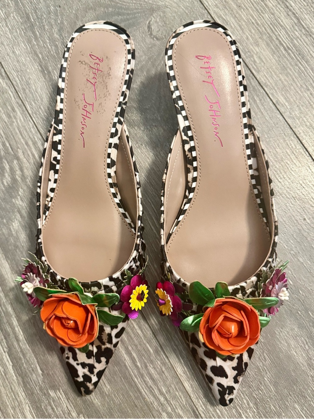 Betsey Johnson Black & White Animal Print Pointed Toe Floral Mules tag on shoe